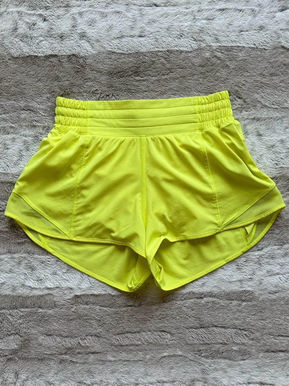 Lululemon 🍋 Hotty Hot High-Rise Lined Short 2.5